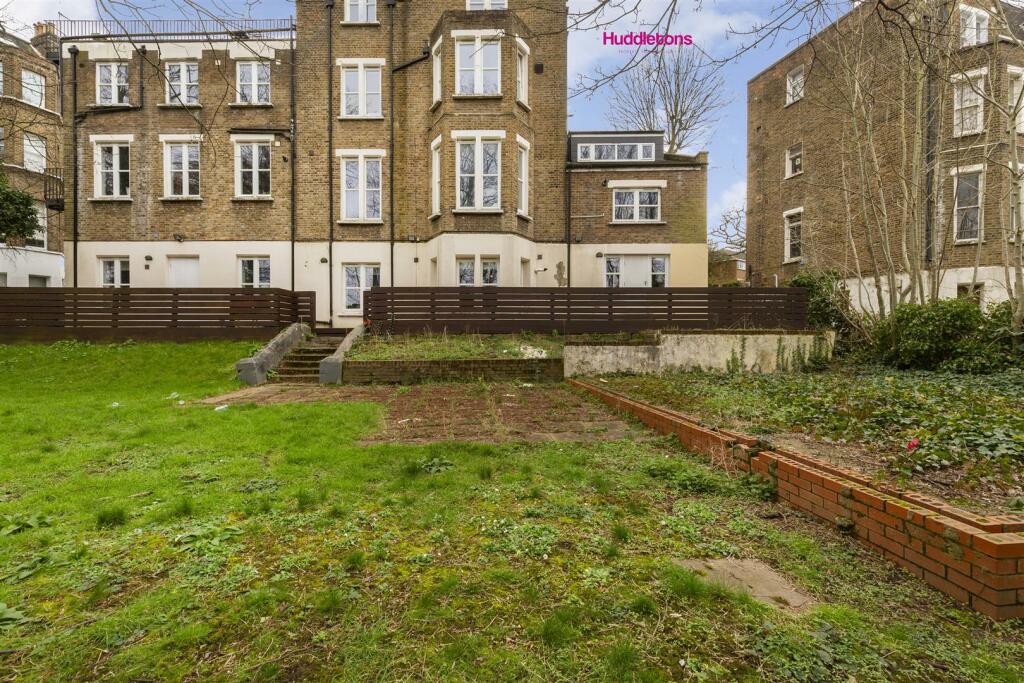 F2, 19 Crescent Road - 13.jpg