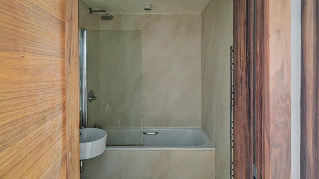 Flat 8 City View Apartments, 29A Saffron Hill, London EC1N 8AG