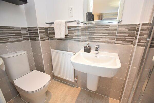 en-suite shower room