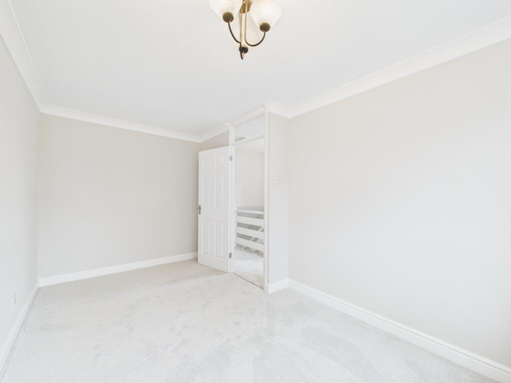 CAM02023G0-PR0184-STILL027