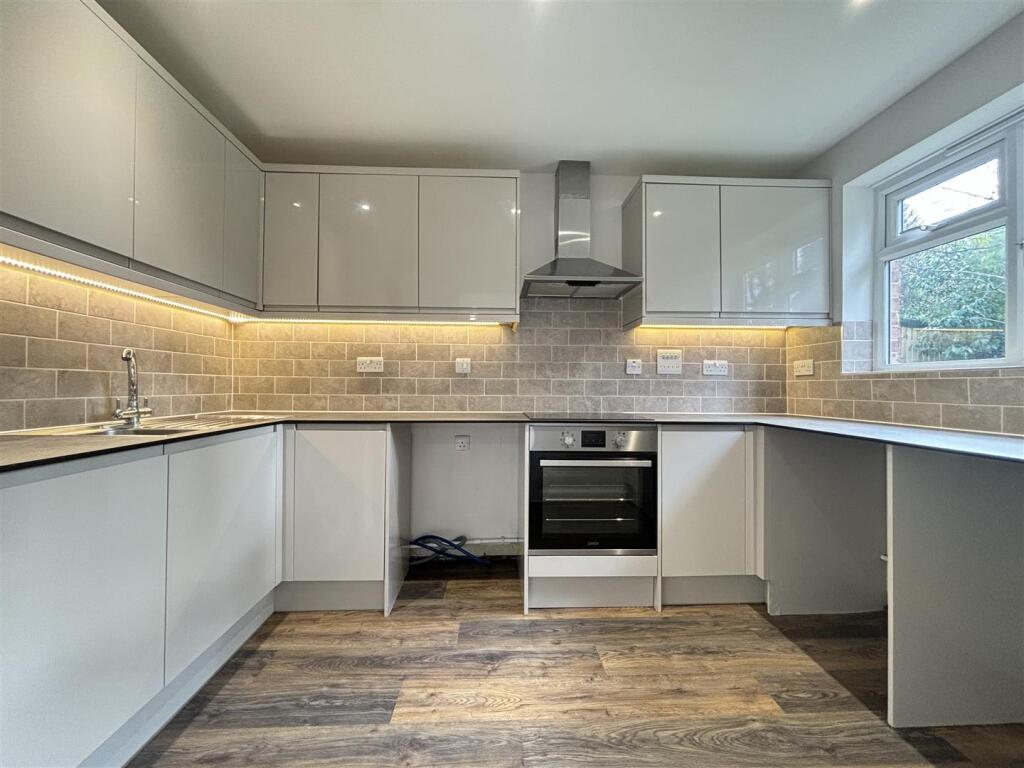 Kitchen Greenacres.jpg