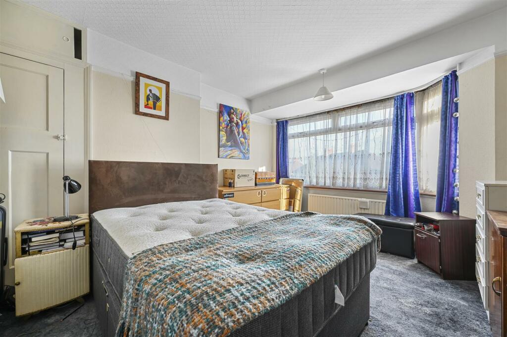 Aston Rowe - Long Drive1.JPG