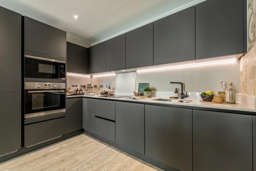 Kew Bridge Rise, Wren Show apartment,