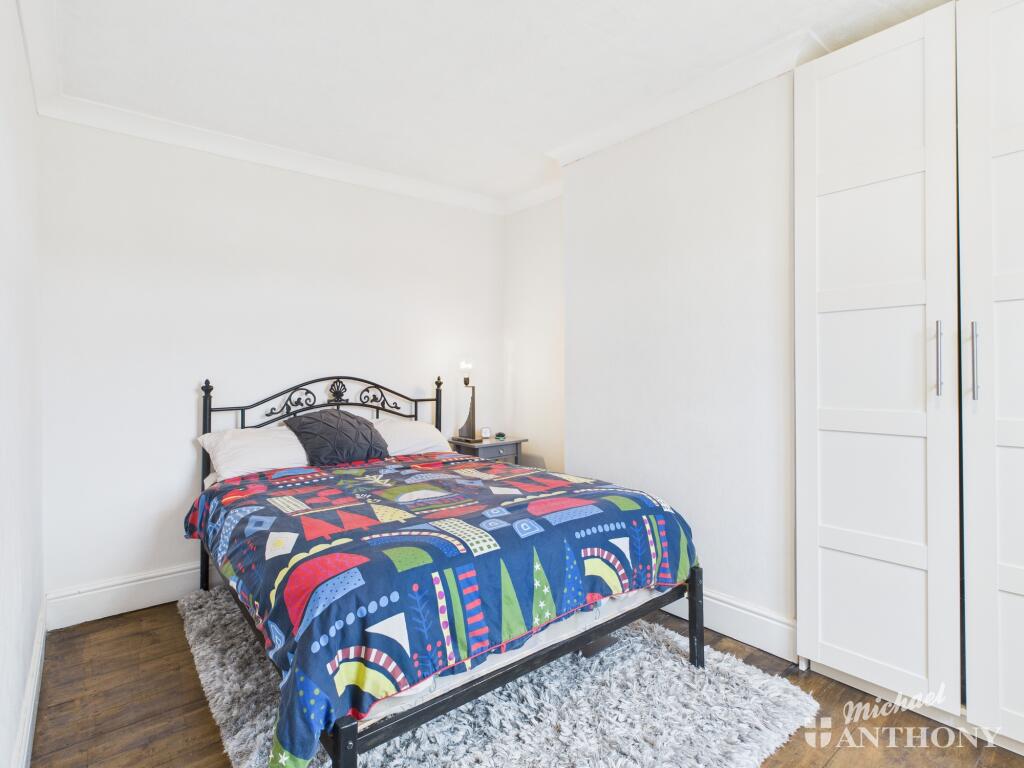 CAM02773G0-PR0376-STILL036