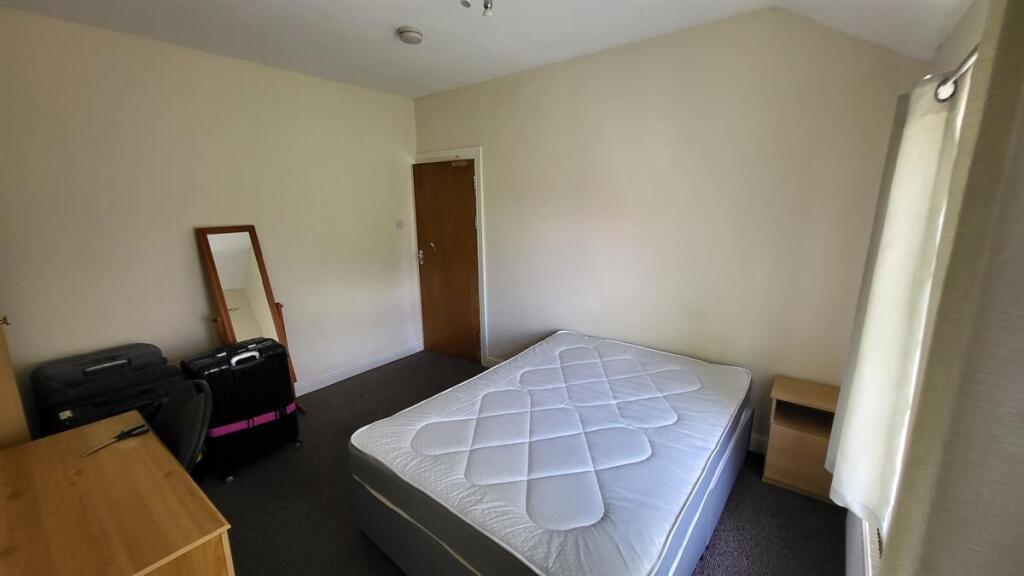 A simple and functional double bedroom featurin...