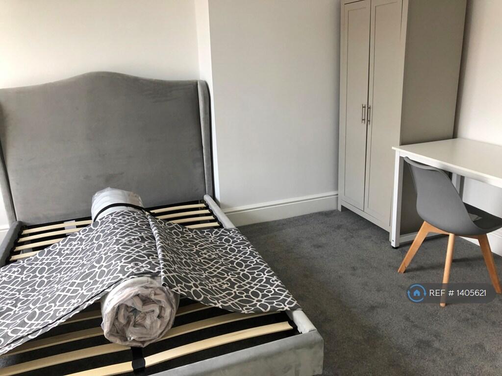 1st Floor Large Double Bedroom