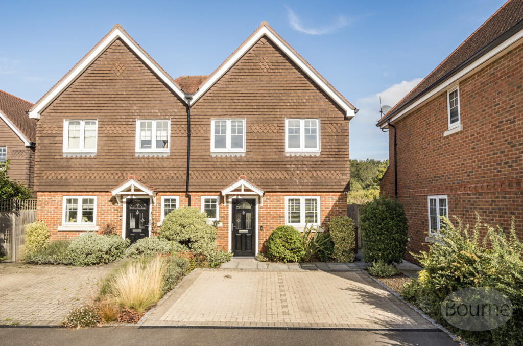 Alder Grove, Chilworth, Guildford, Surrey, GU4