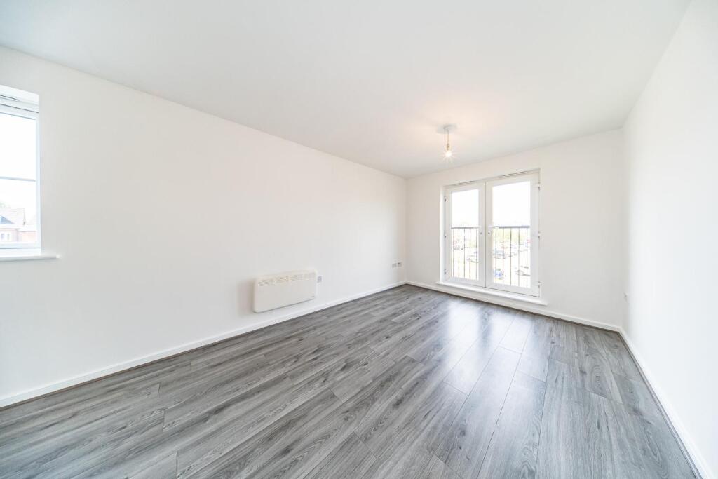 47 Pendleton Court lounge.jpg