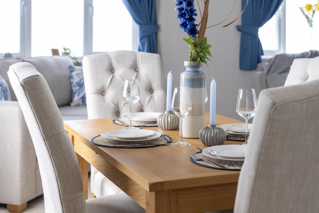 Omar-Westbury-Dining-Area2-scaled.jpg