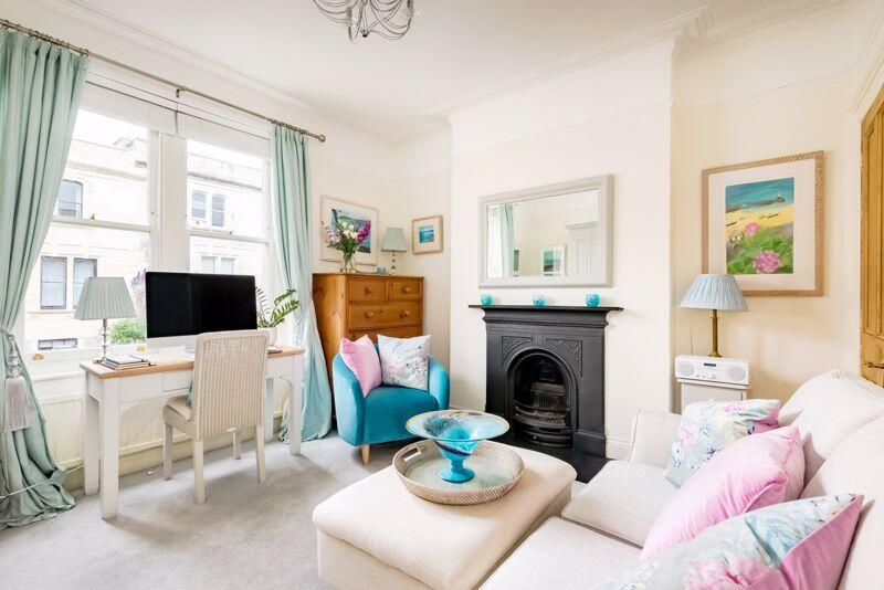 Reception 2/Bedroom 3