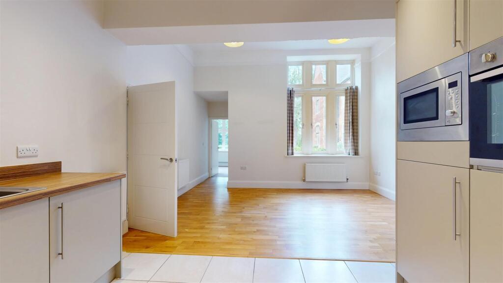 Leighton Park 77 Living Area 2.jpg
