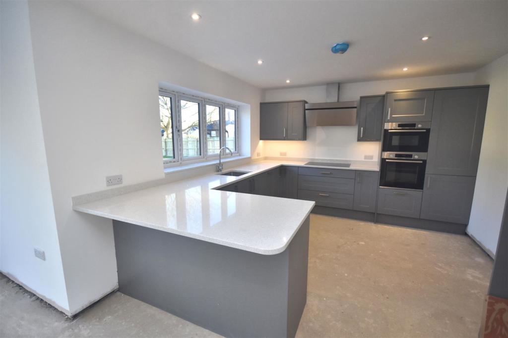 Kitchen 2.jpg