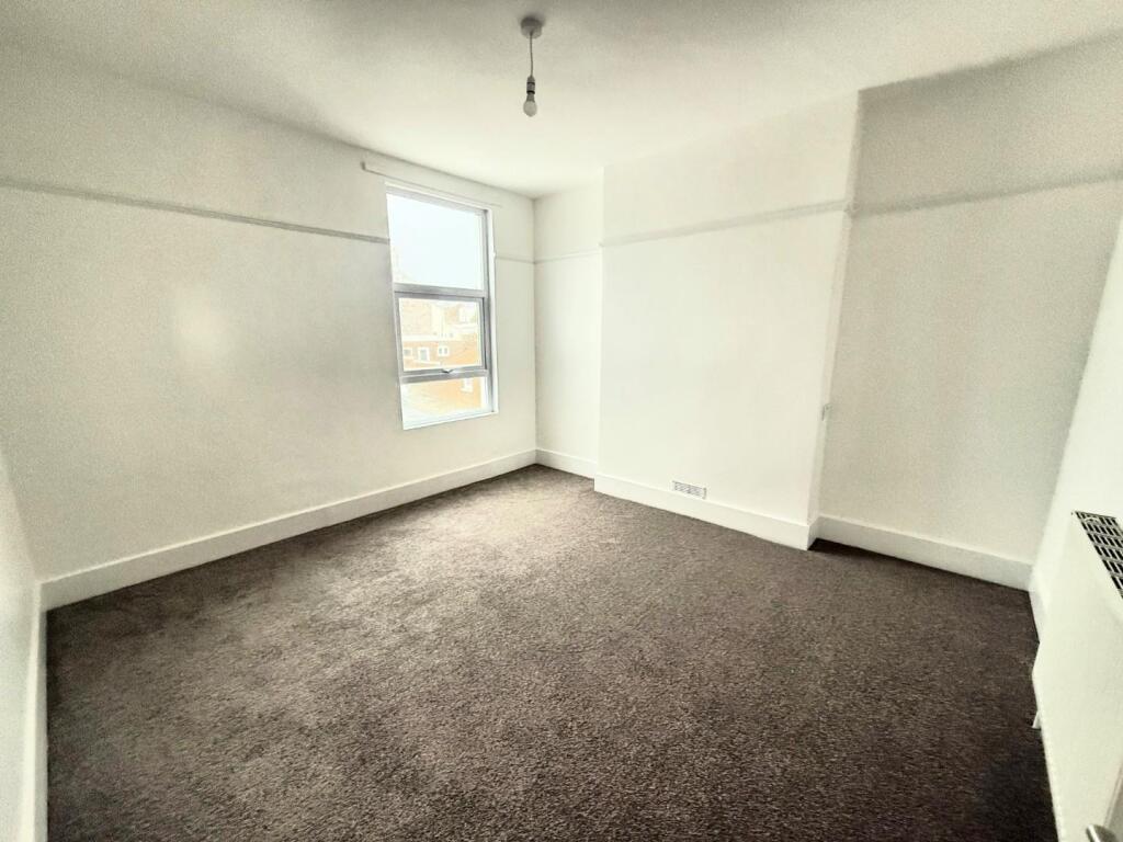 lang bedroom 1 .JPG