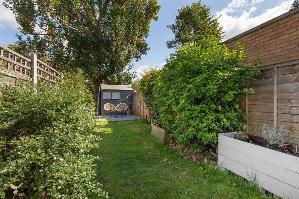 Chestnut Avenue, E7
