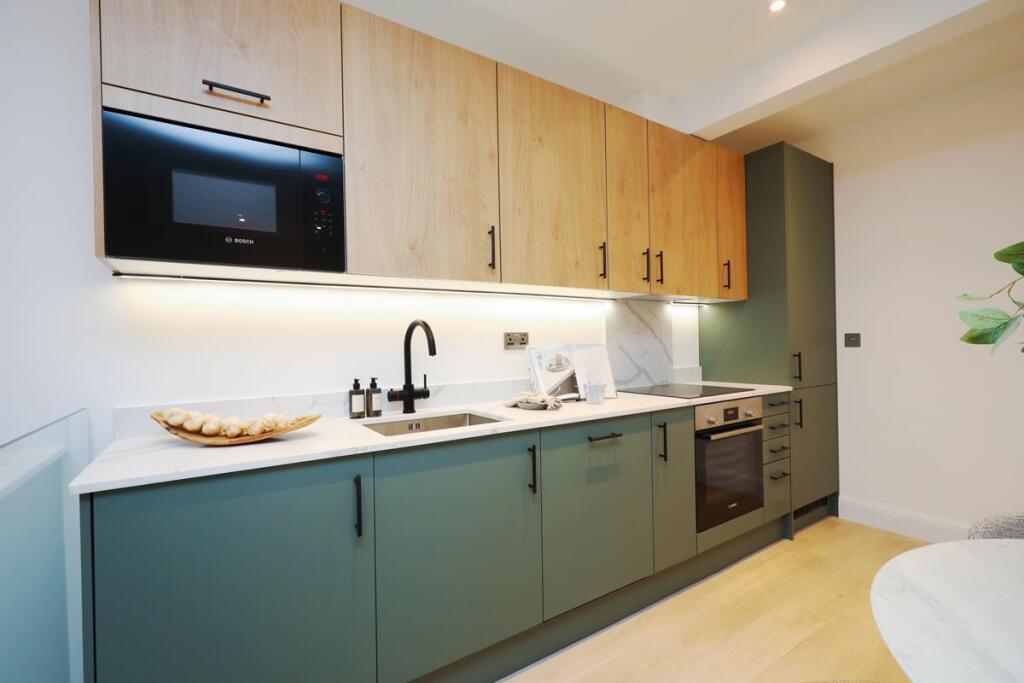 Show Flat - Mitcham Rd Sw17 (12).jpg