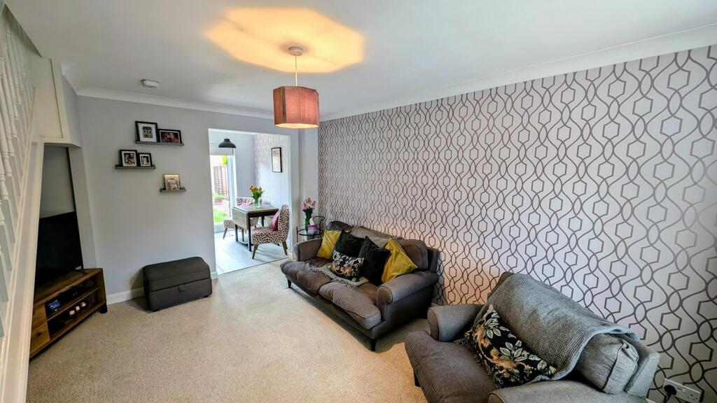 44 Coopers Drive lounge c.jpg