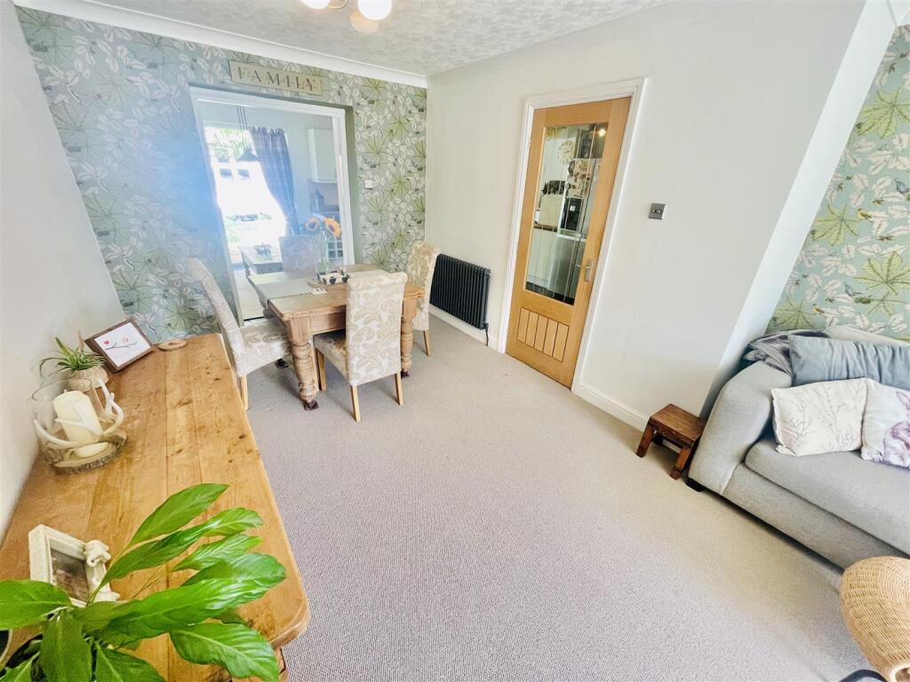 Lounge/Dining Room