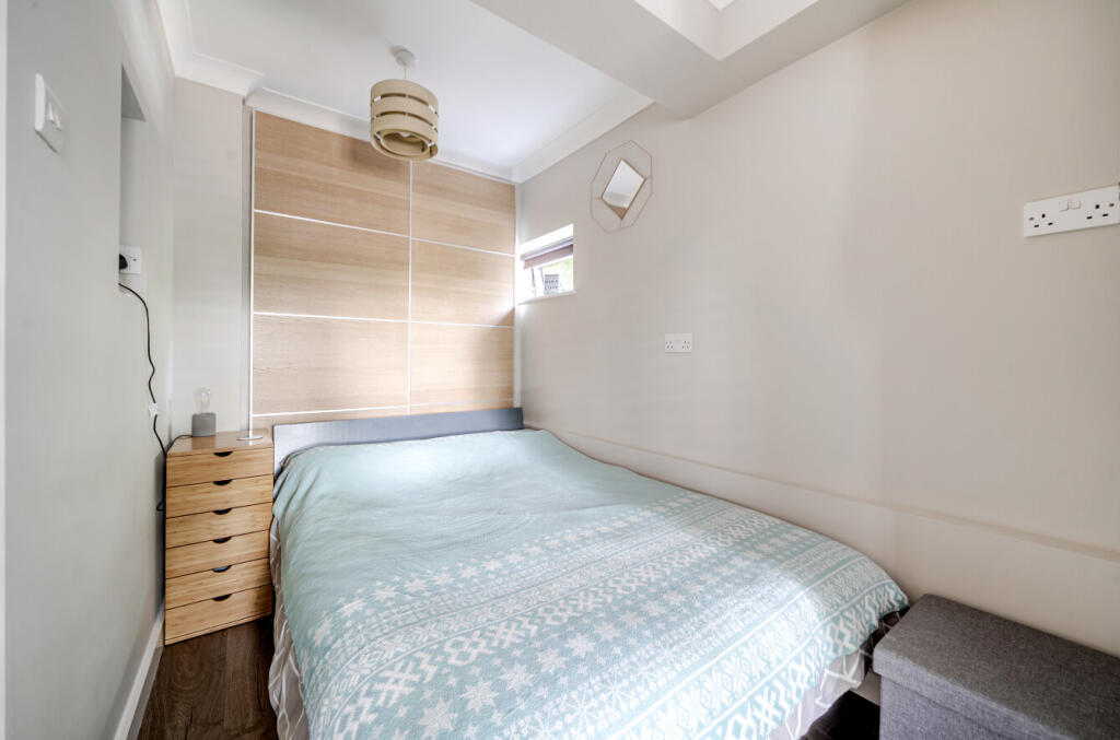 1313720-1-6853d6d...