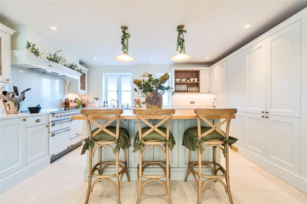 Kitchen/ Breakfast