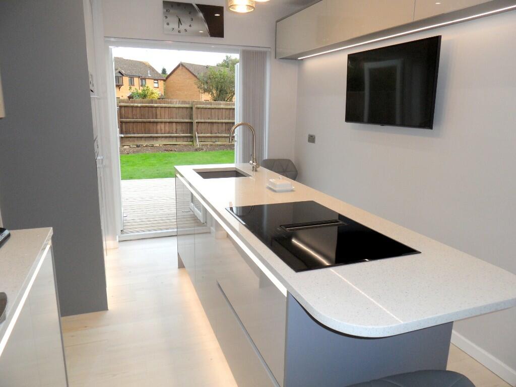 KITCHEN/BREAKFAST RM