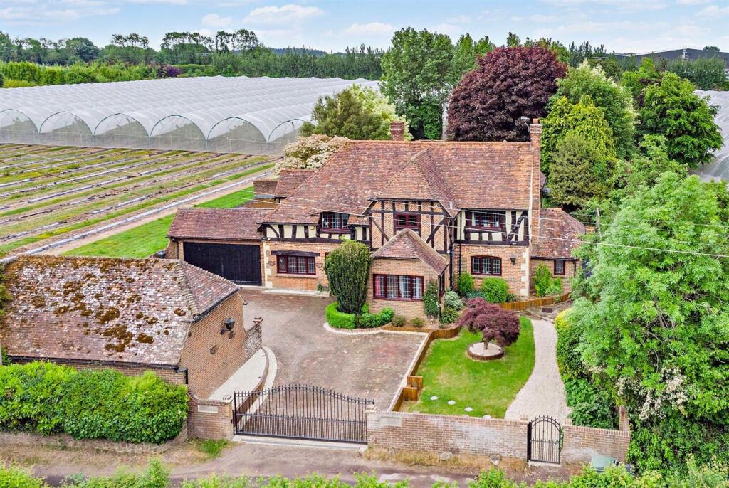 8648755-exterior27-800 edited.jpg