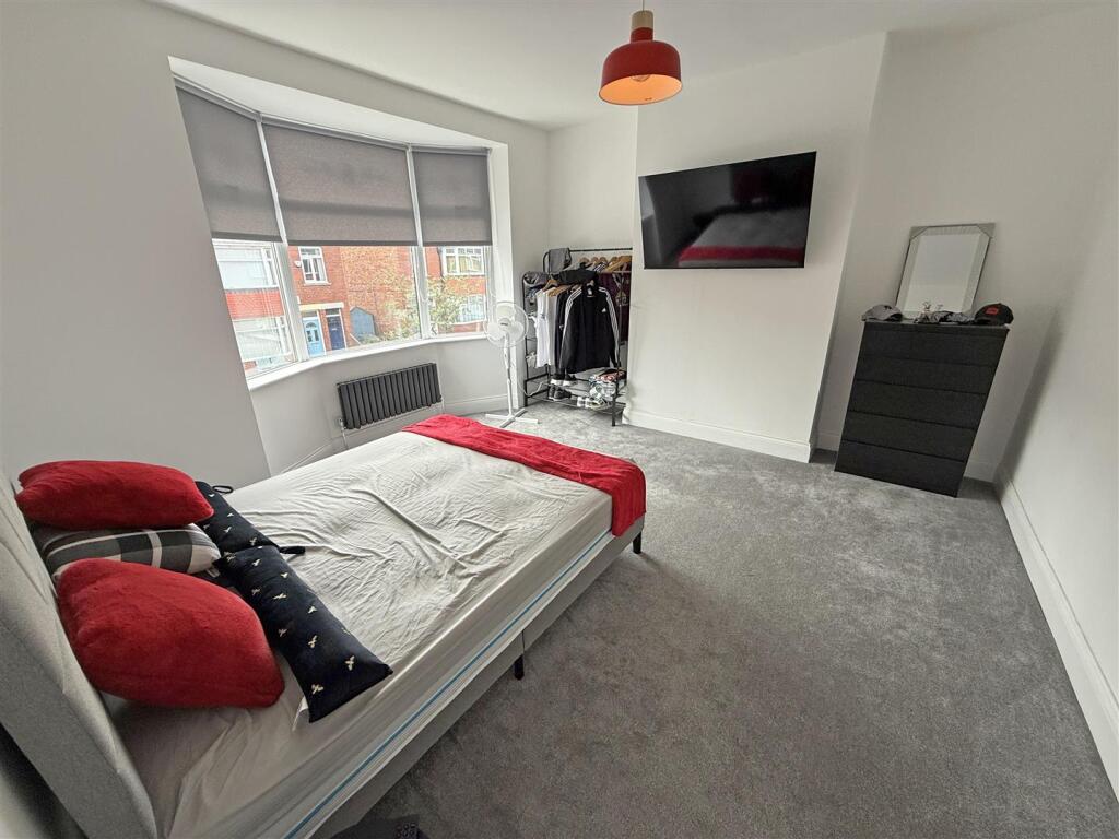 Bedroom 1.jpg