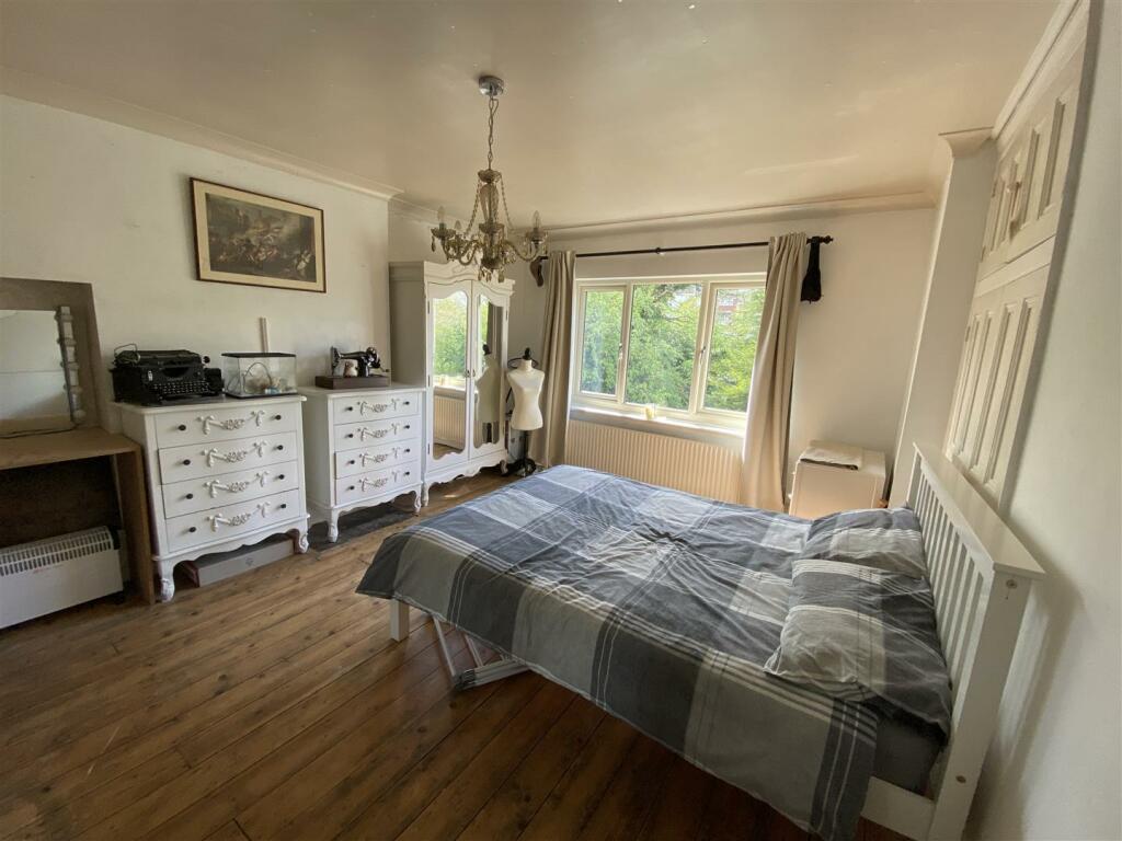 Bedroom no.2 front double: