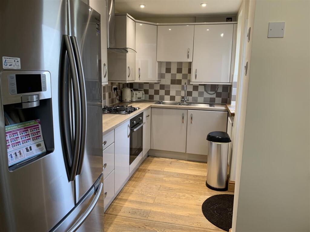 Kitchen 3.JPG