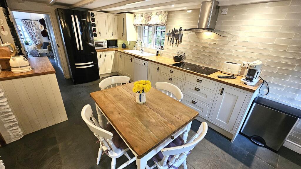 Further Kitchen.jpg