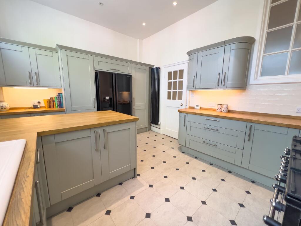 KITCHEN/BREAKFAST ROOM