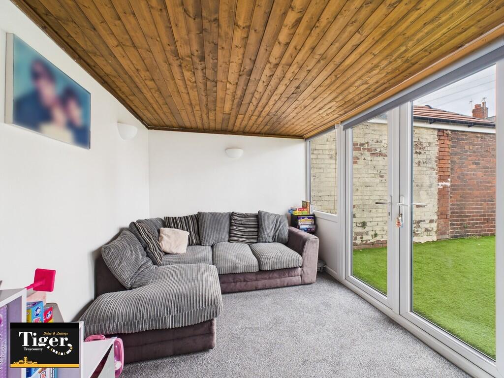 CAM02176G0-PR0517...