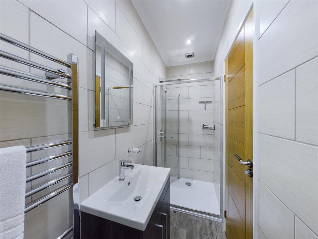 En-Suite 3.jpg