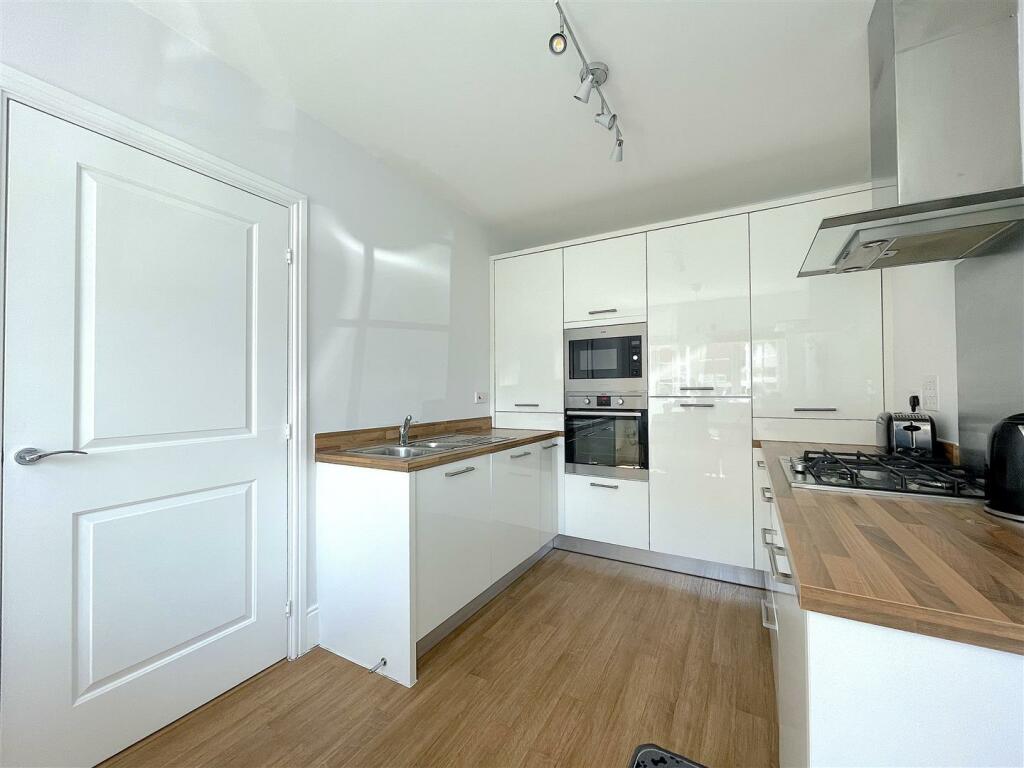 Kitchen:Dining Room (4).jpeg