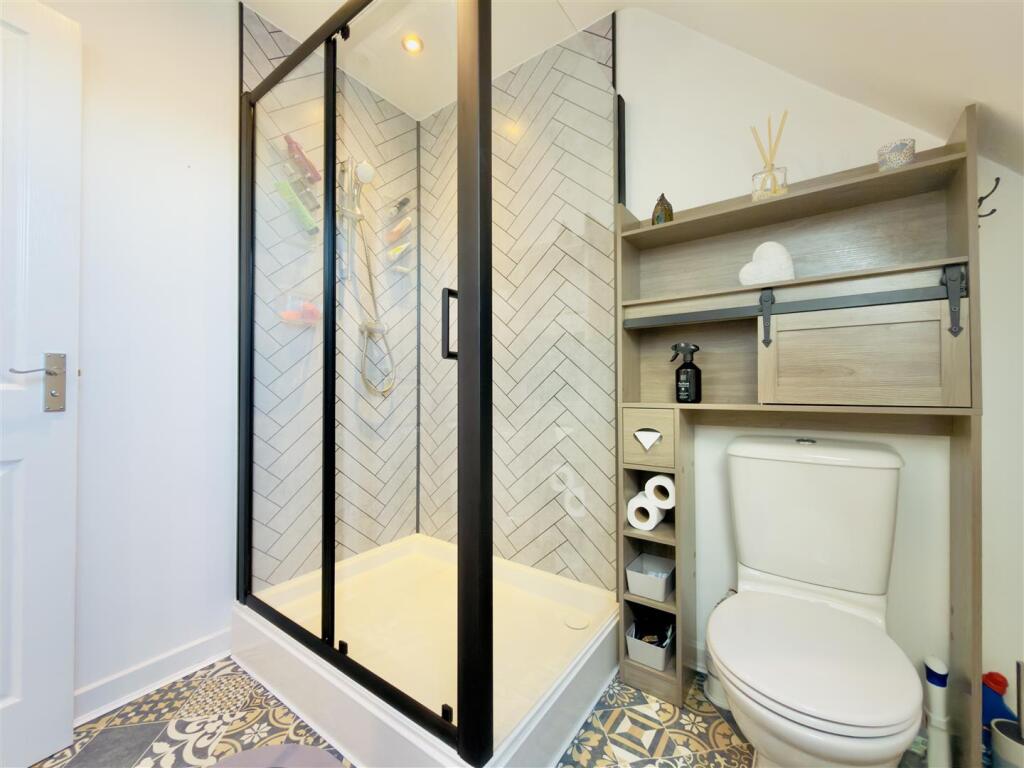 EN SUITE