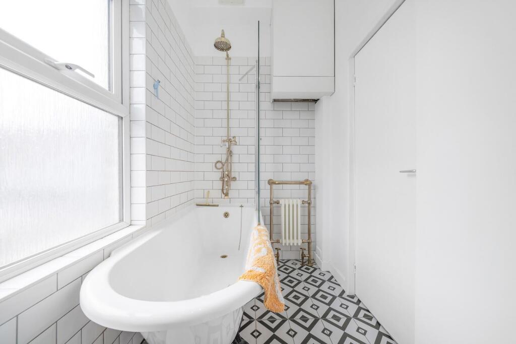 Bathroom (2).jpg