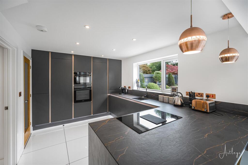 Open plan kitchen/dining area