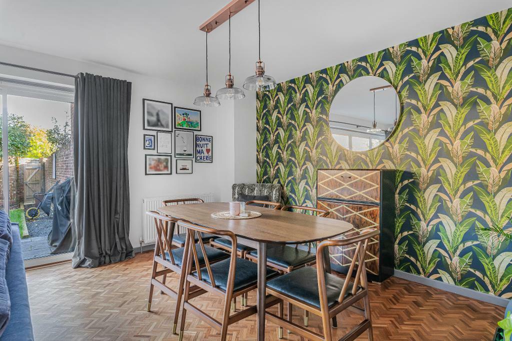 LOUNGE/DINING ROOM