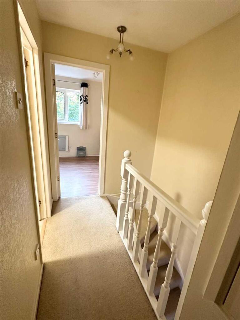 FIRST FLOOR LANDING