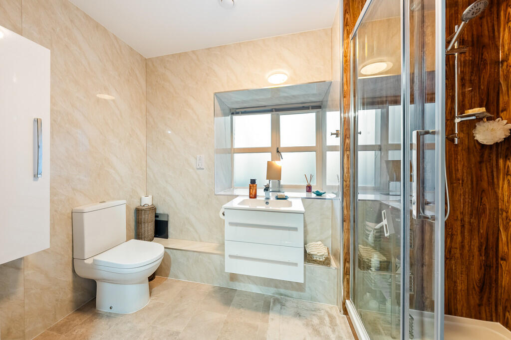 TWO BED APARTMENT...