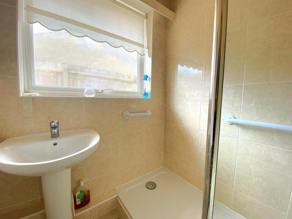 9 The Barnhams _ shower.jpg