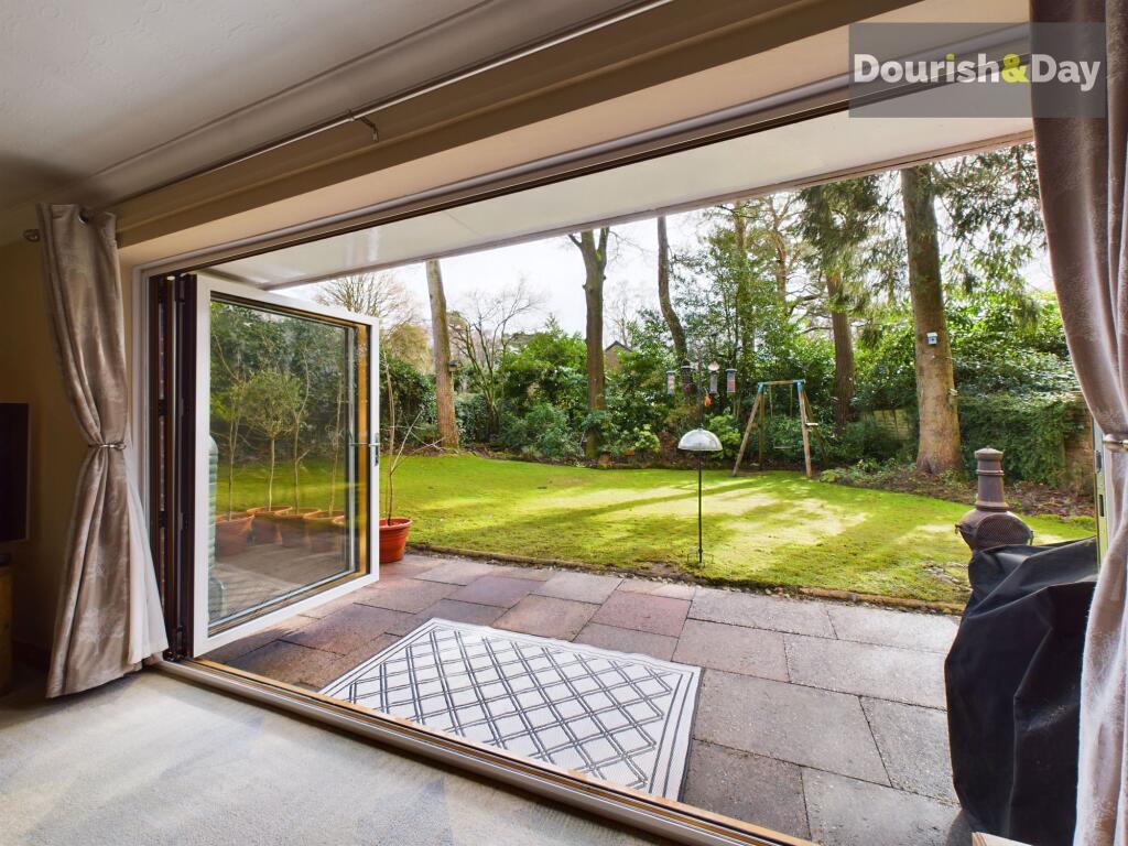 Lounge Bi-Folds