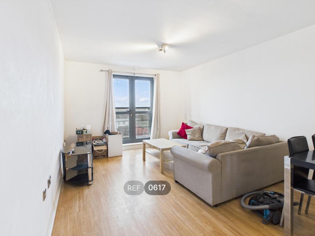 Kitchen &amp; Living area