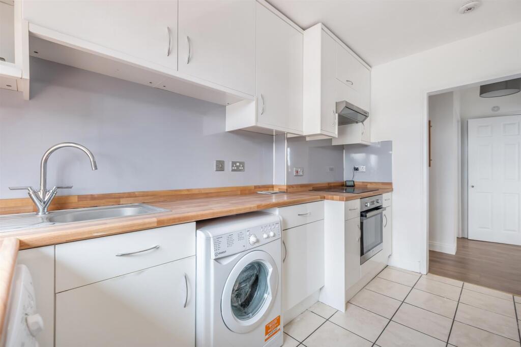 8f BALLINDEAN ROAD.jpg