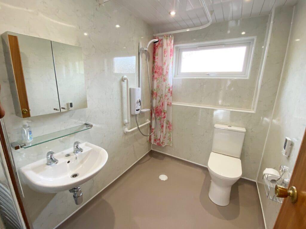 SHOWER ROOM