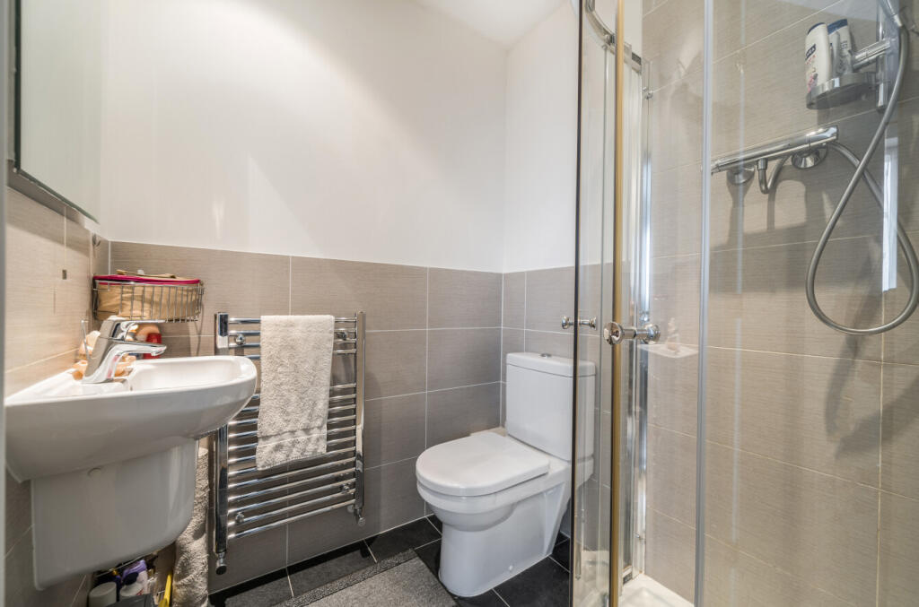 1299648-4-6835c71...