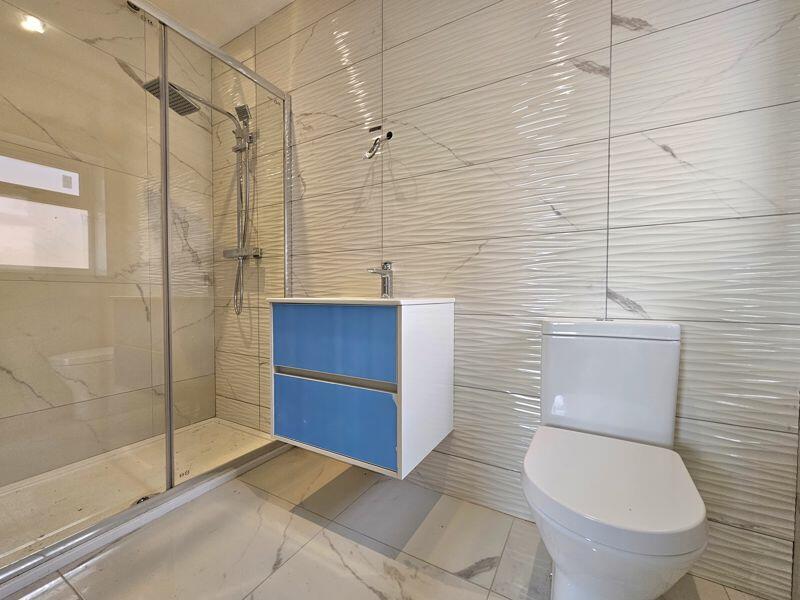 First En Suite EXAMPLE