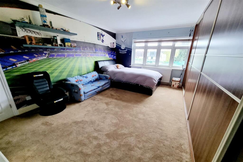 BEDROOM 2