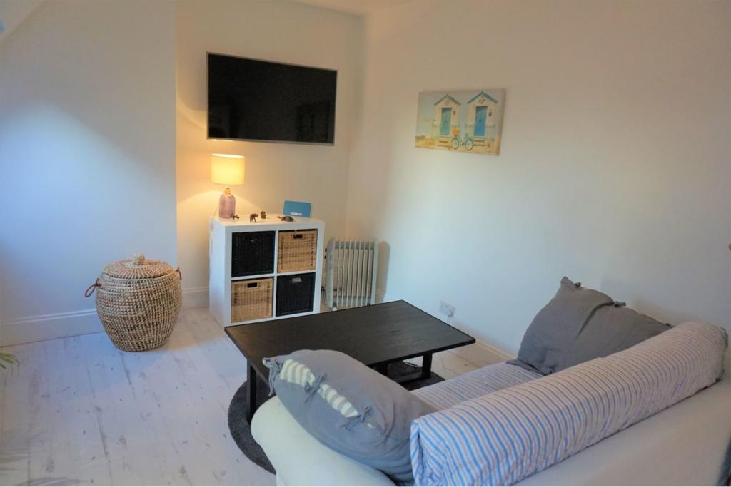 Lounge / Kitchen