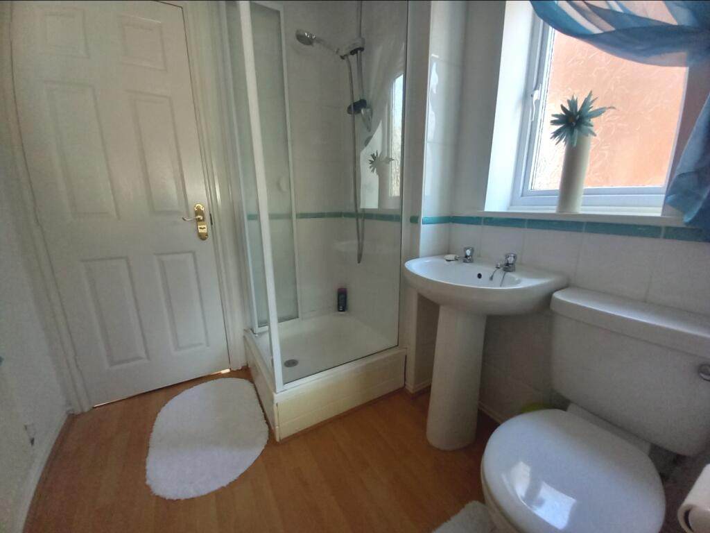 JACK AND JILL SHOWER ROOM