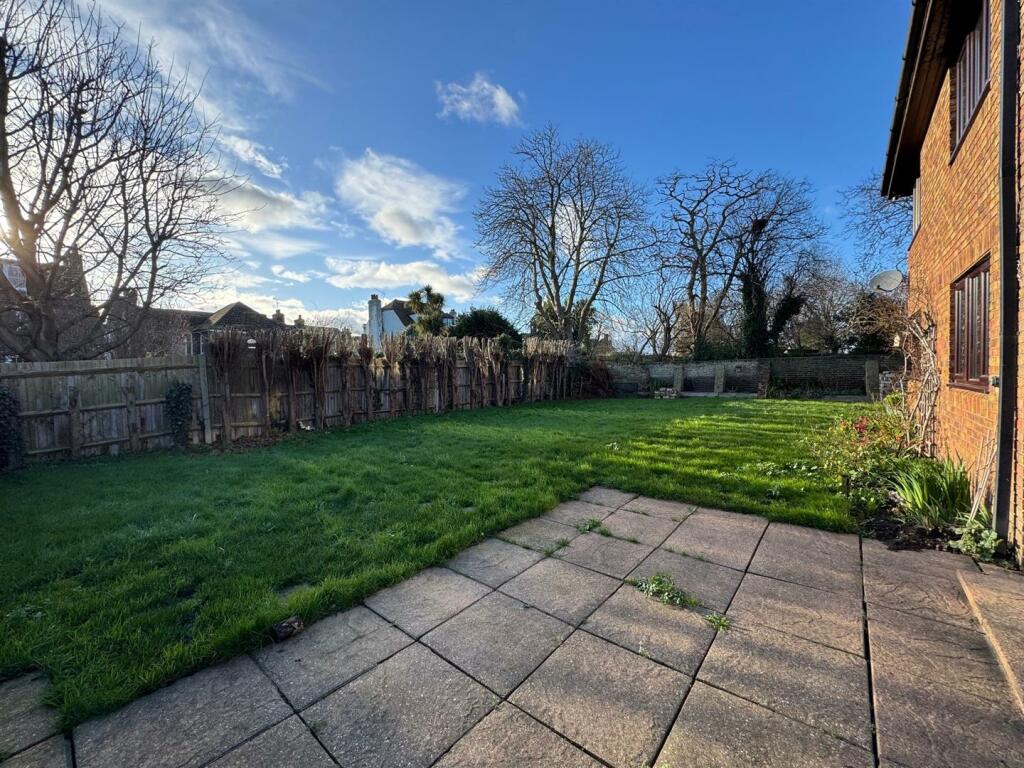 garden 1.jpg